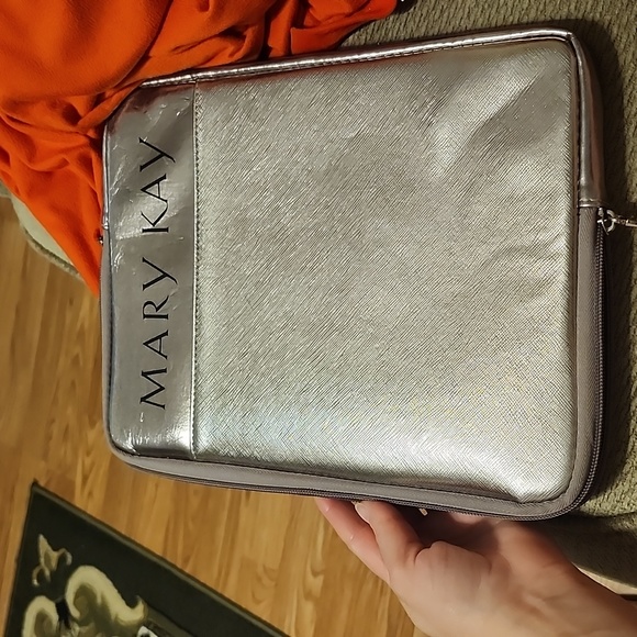 Mary Kay bag for tablet - Picture 1 of 4